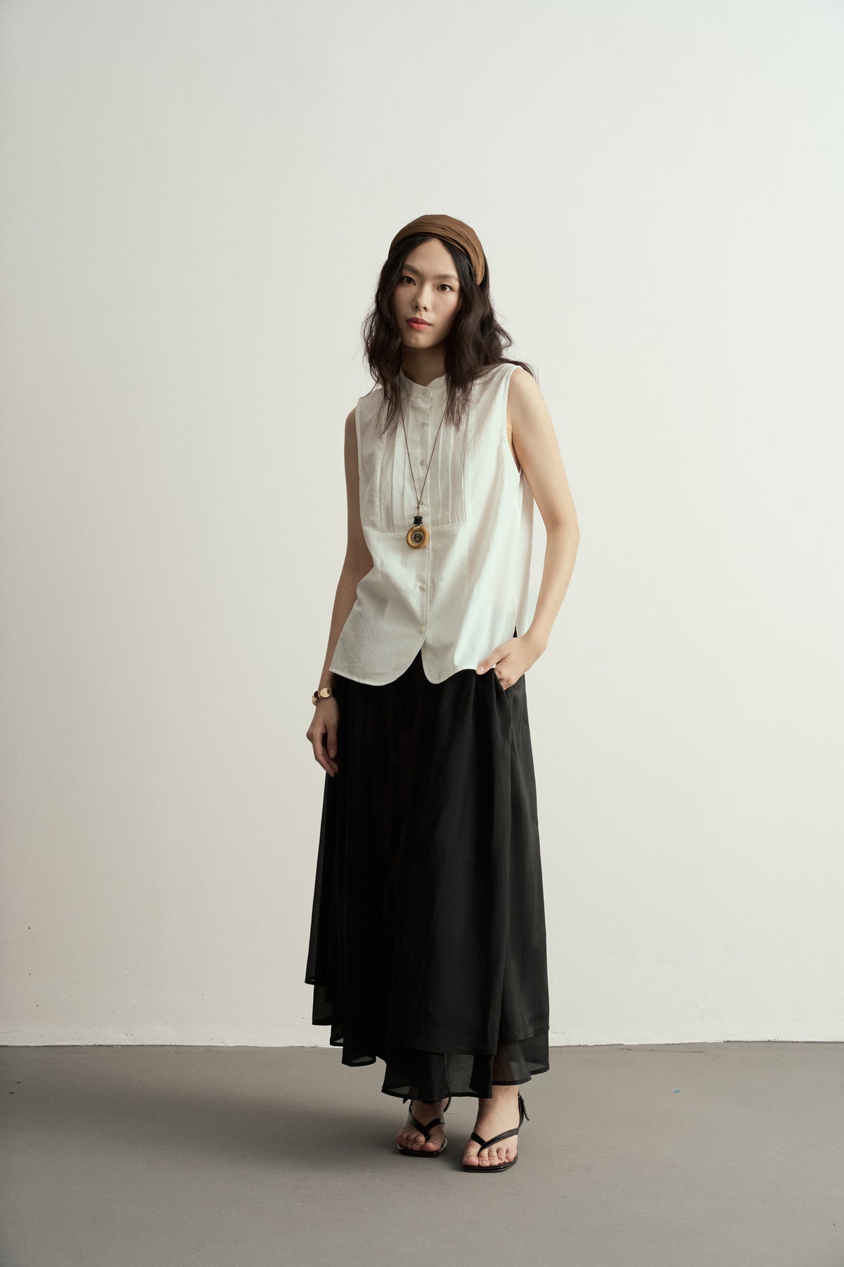 TRADITIONAL CHINESE WHITE ROUND NECK PLEATS SLEEVELESS TOP