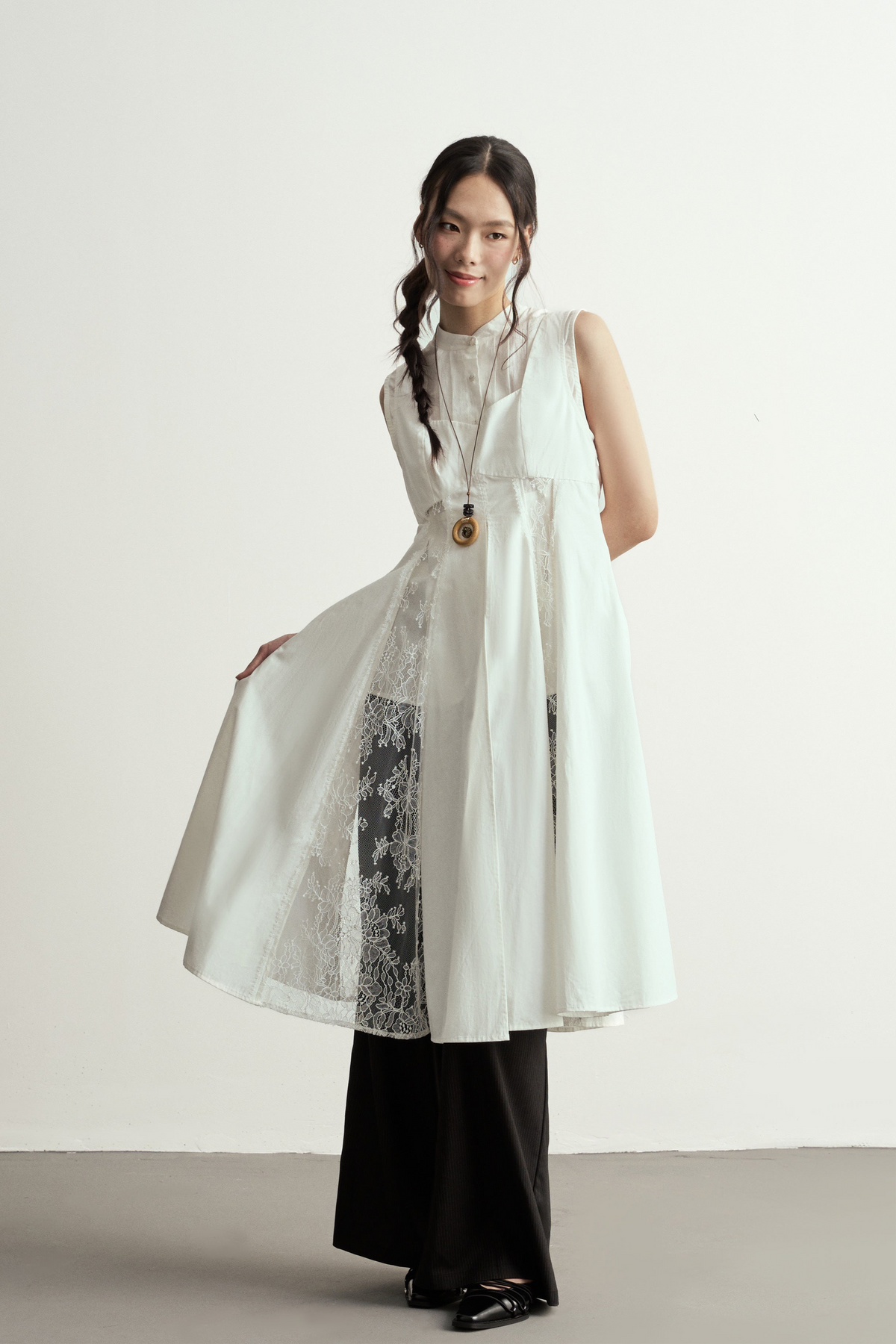 WHITE LACE TIE-DETAIL SLEEVELESS LONG OVERLAY
