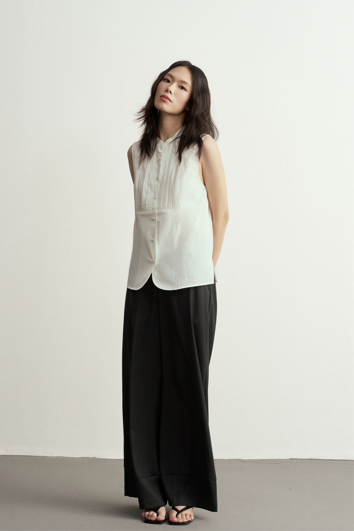 TRADITIONAL CHINESE WHITE ROUND NECK PLEATS SLEEVELESS TOP