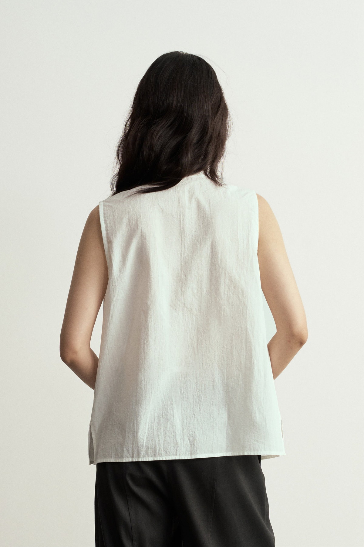 TRADITIONAL CHINESE WHITE ROUND NECK PLEATS SLEEVELESS TOP