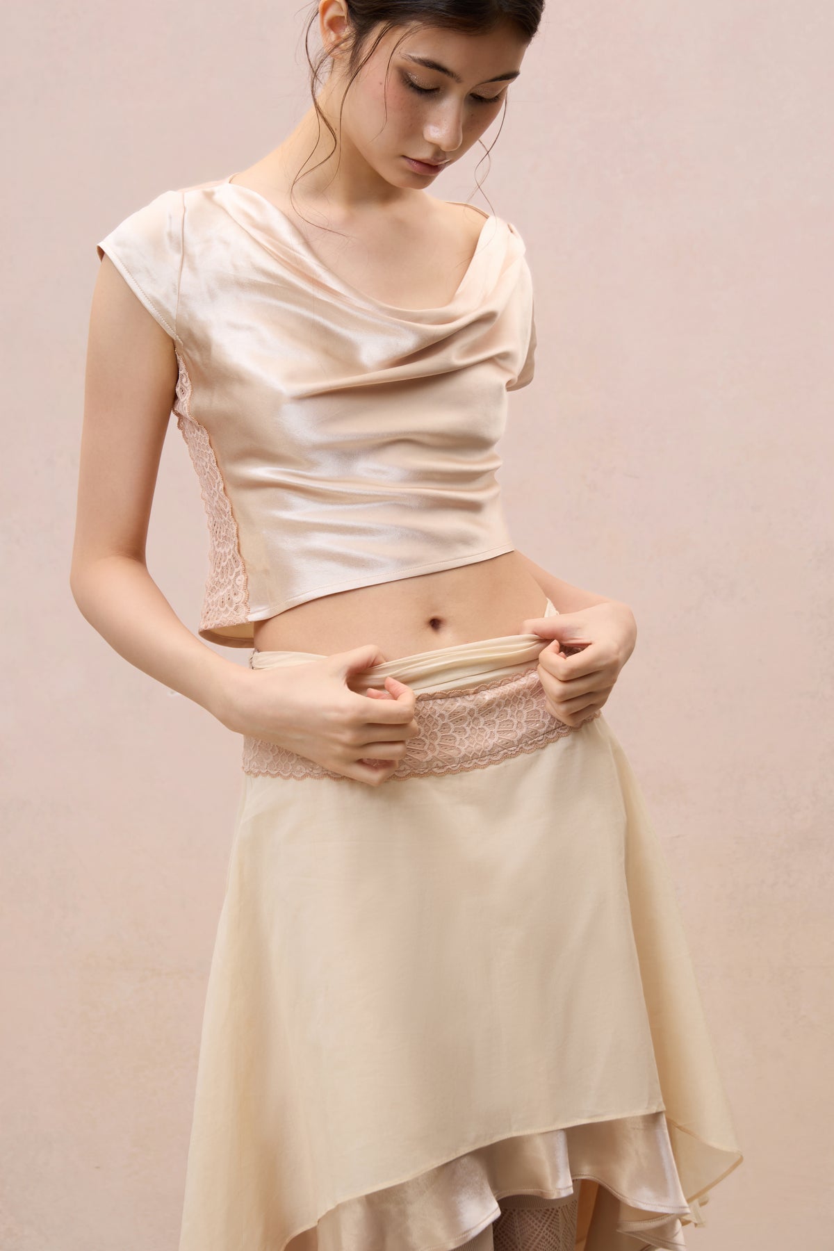 CHAMPAGNE LAYERED LACE ASYMMETRIC MIDI SKIRT