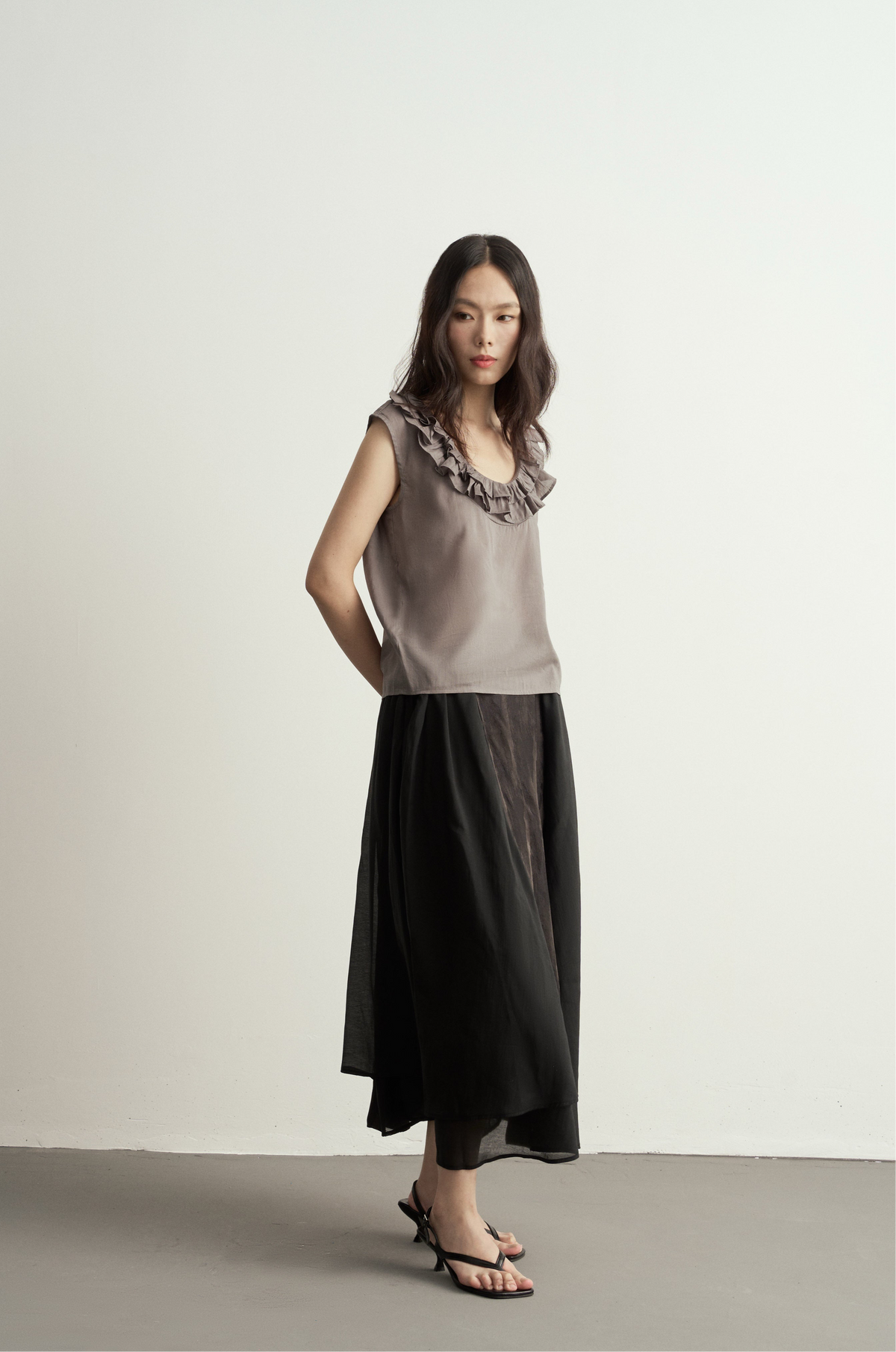 LIGHT GREY LINEN SLEEVELESS TOP WITH DOUBLE RUFFLE NECKLINE