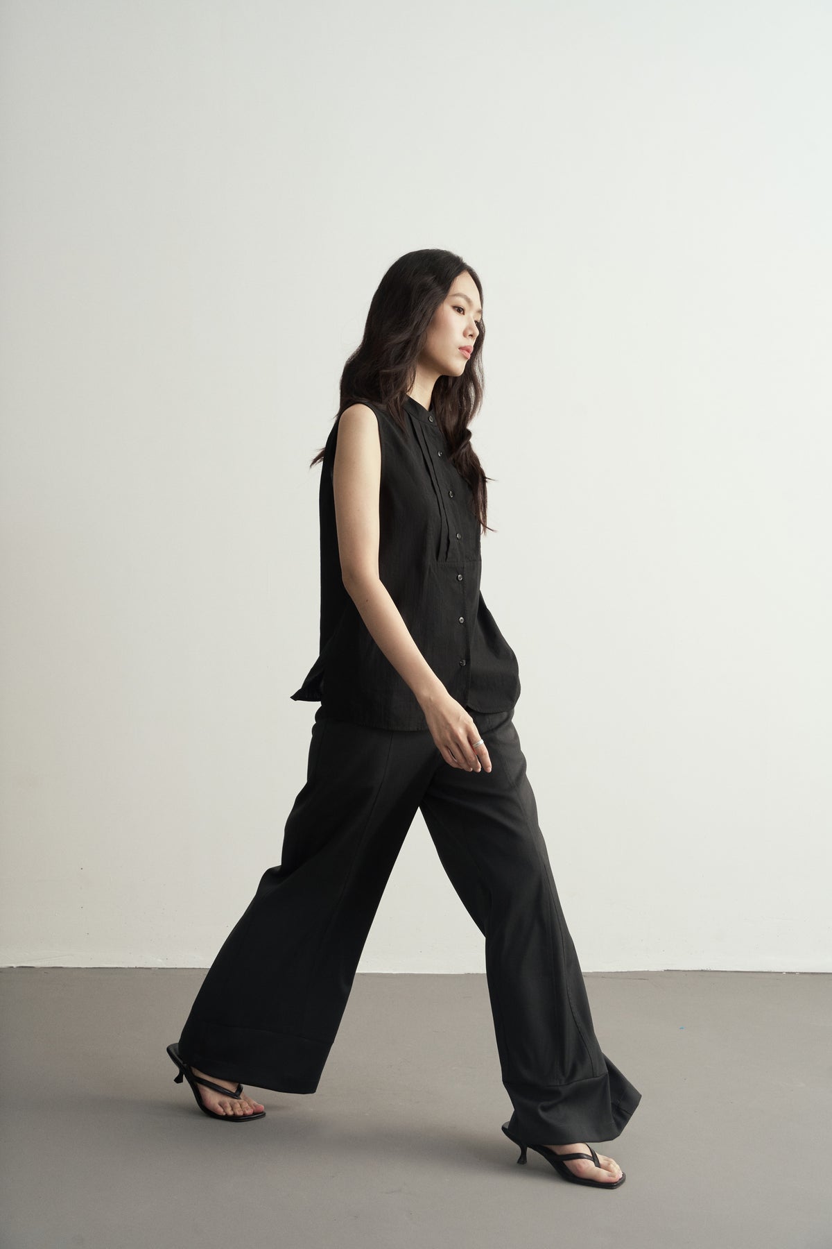 TRADITIONAL CHINESE BLACK ROUND NECK PLEATS SLEEVELESS TOP