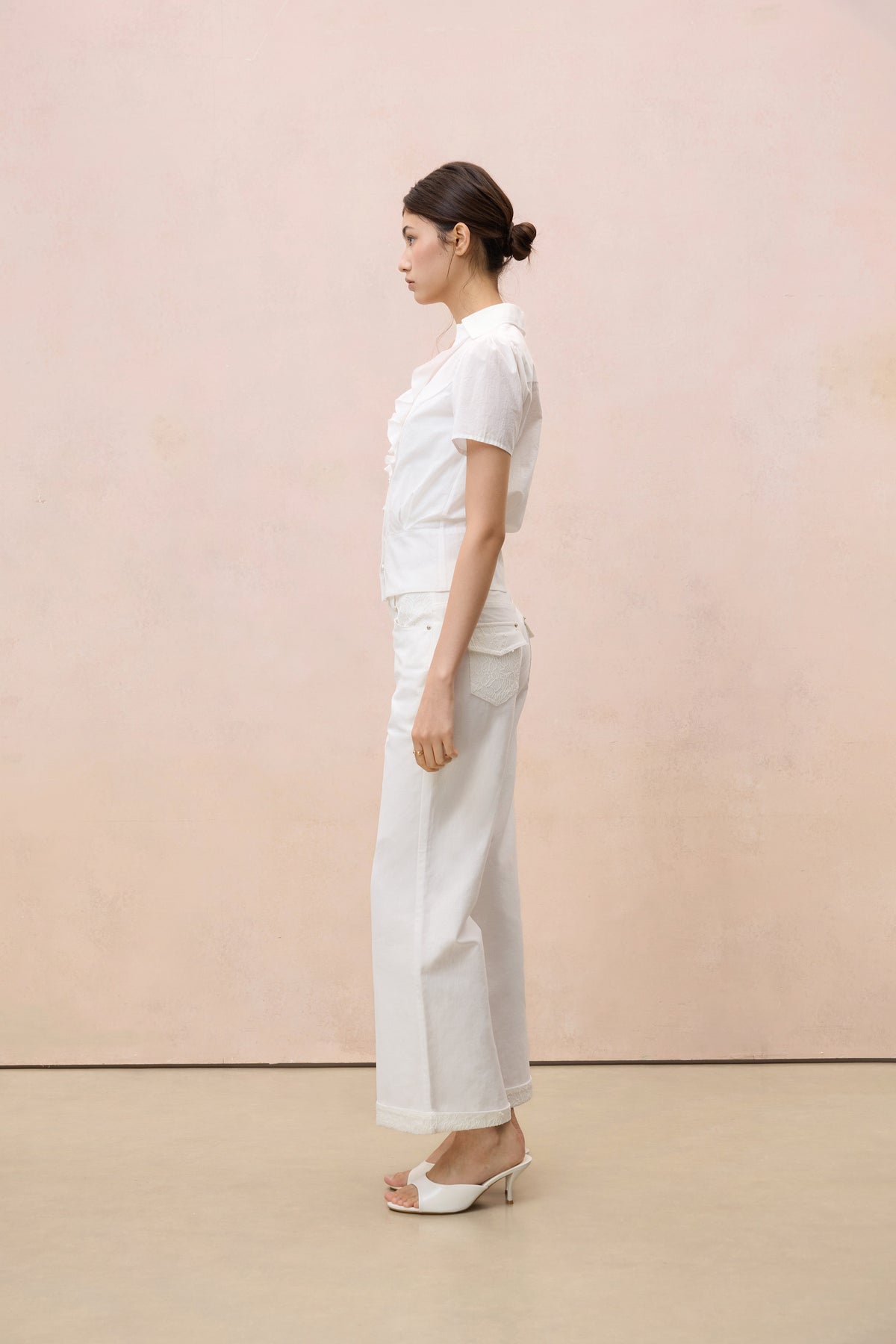 RUFFLED V-NECK COTTON-LINEN BLOUSE