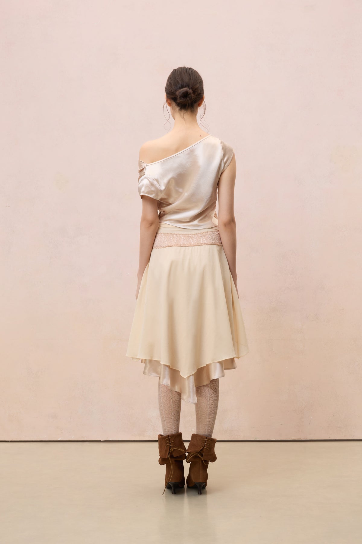 CHAMPAGNE LAYERED LACE ASYMMETRIC MIDI SKIRT