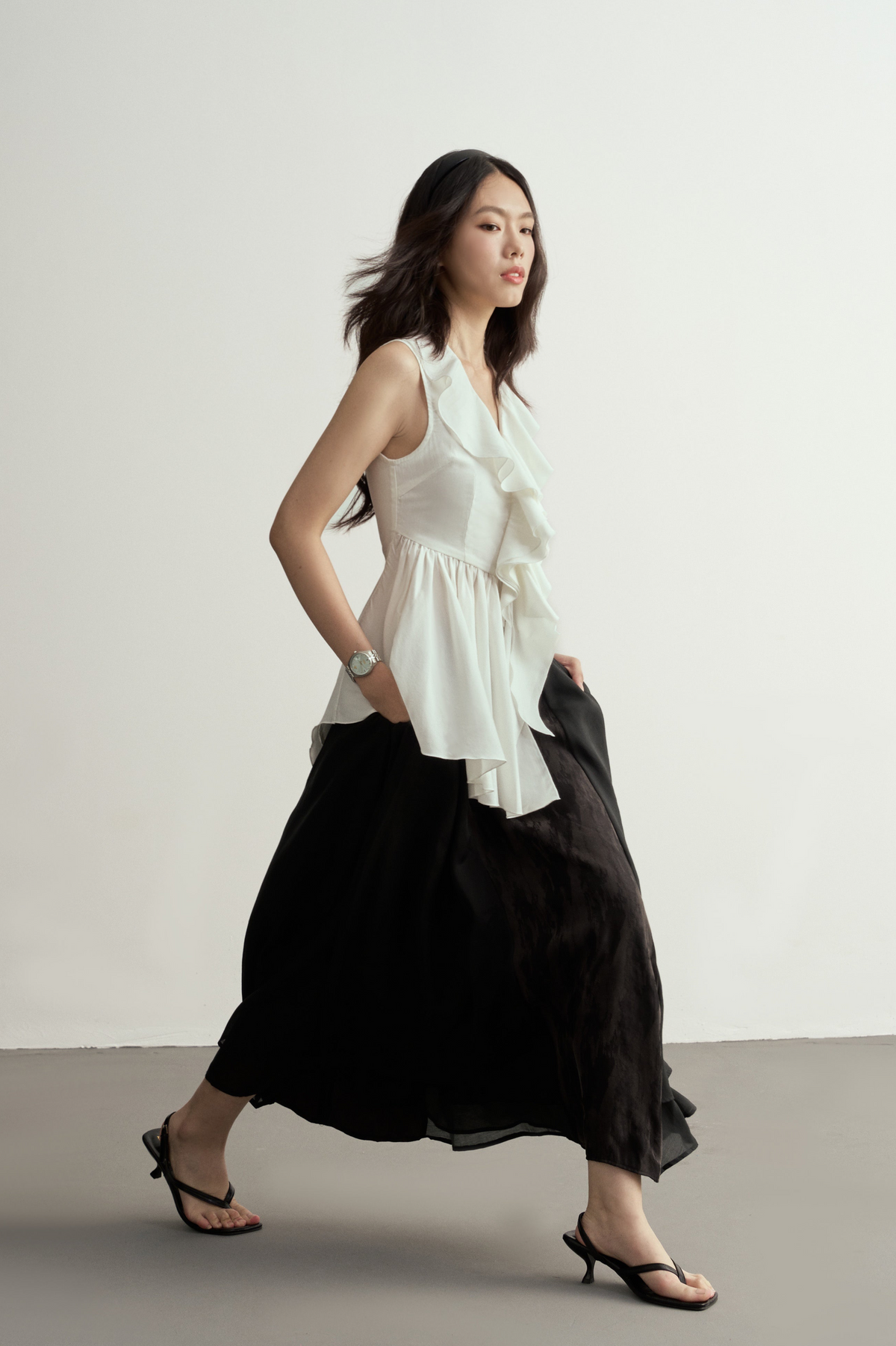 WHITE ASYMMETRIC RUFFLES SLEEVELESS BLOUSE