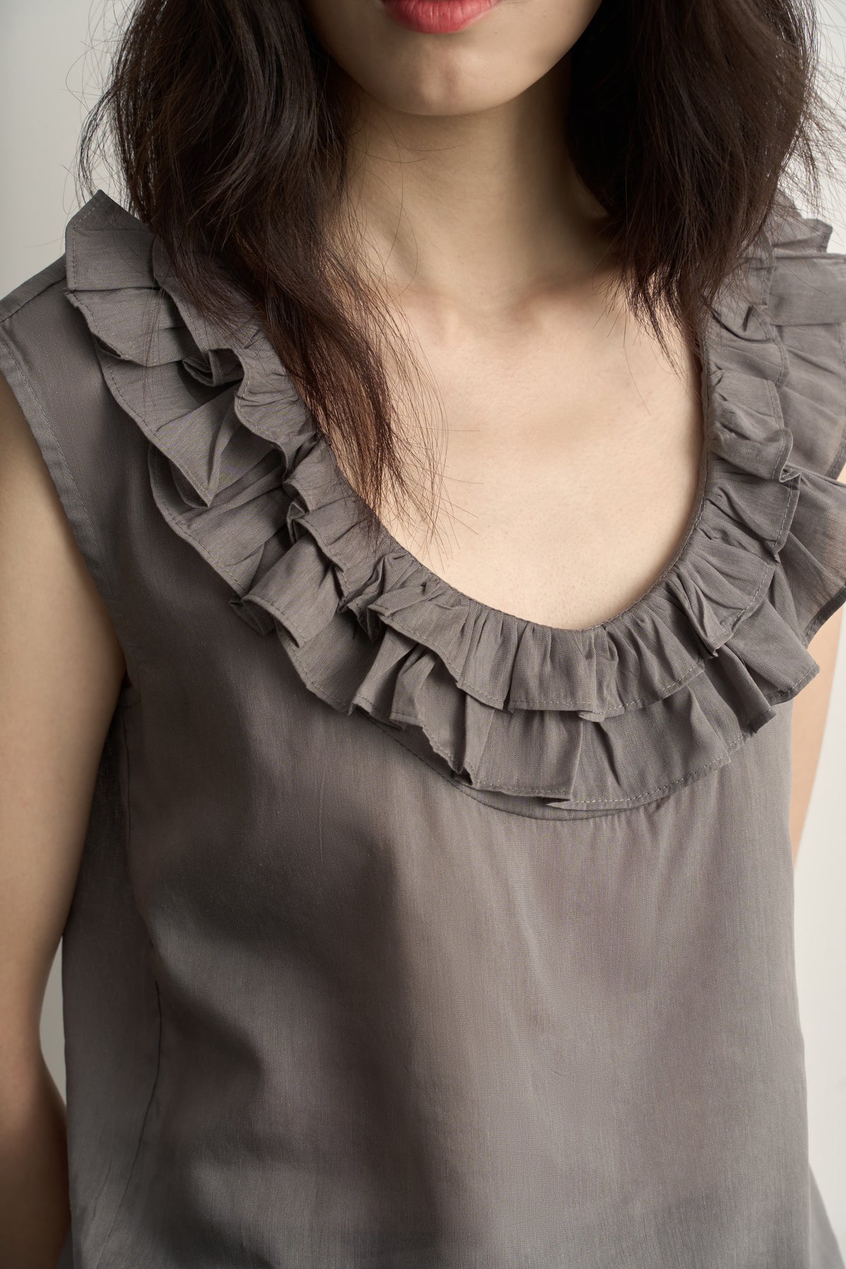 LIGHT GREY LINEN SLEEVELESS TOP WITH DOUBLE RUFFLE NECKLINE