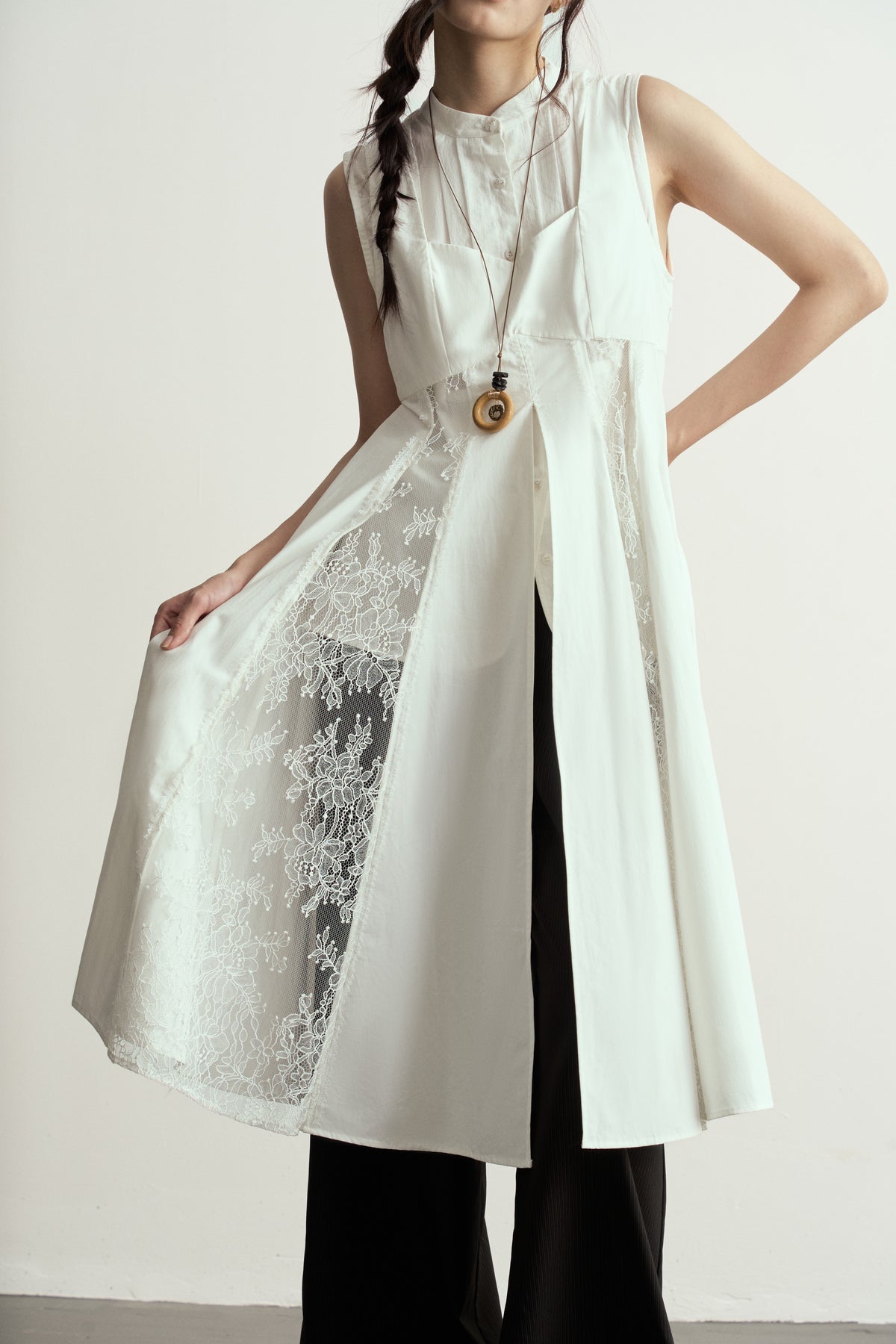 WHITE LACE TIE-DETAIL SLEEVELESS LONG OVERLAY