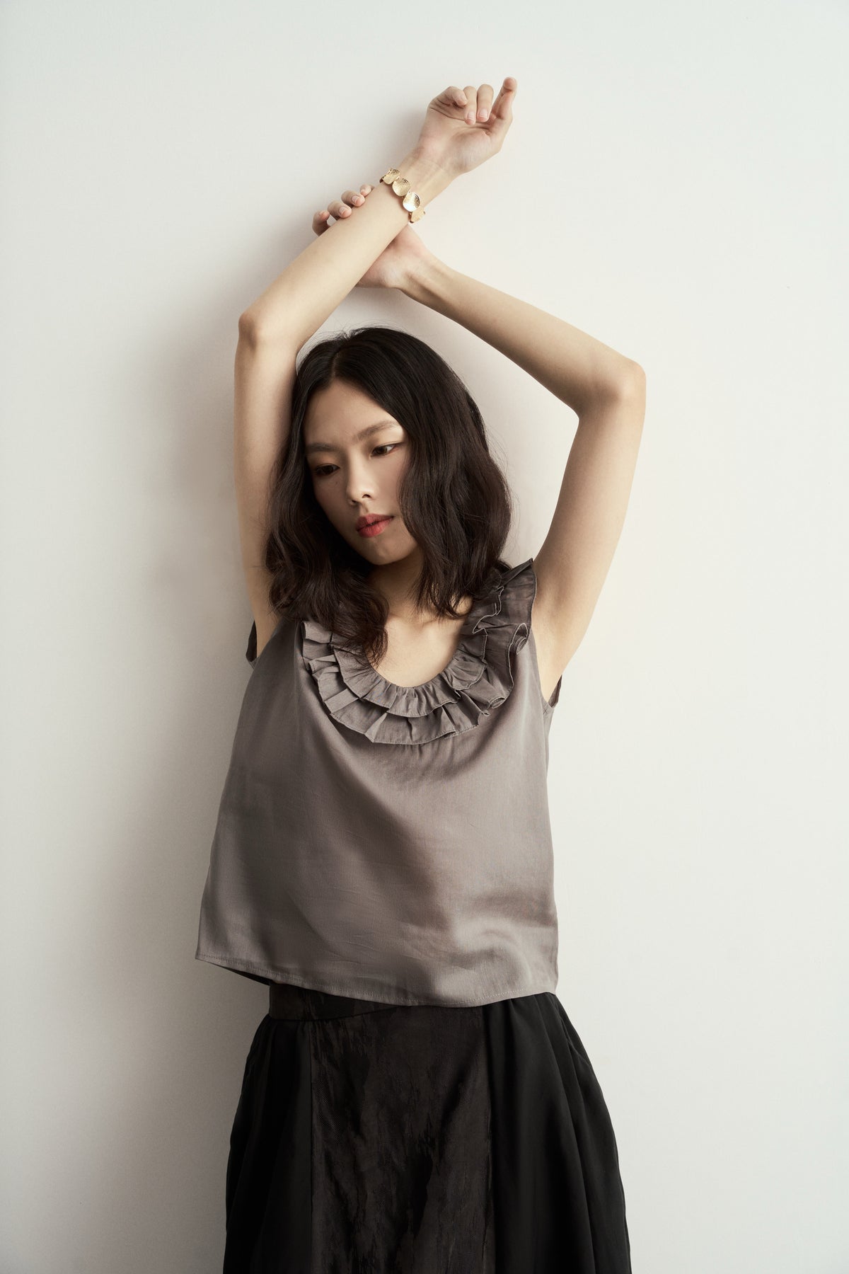LIGHT GREY LINEN SLEEVELESS TOP WITH DOUBLE RUFFLE NECKLINE